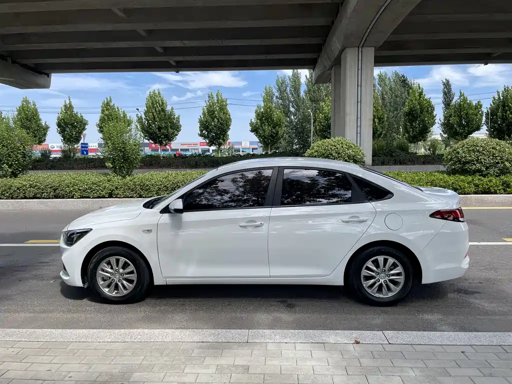 Hyundai Elantra — миниатюра 3