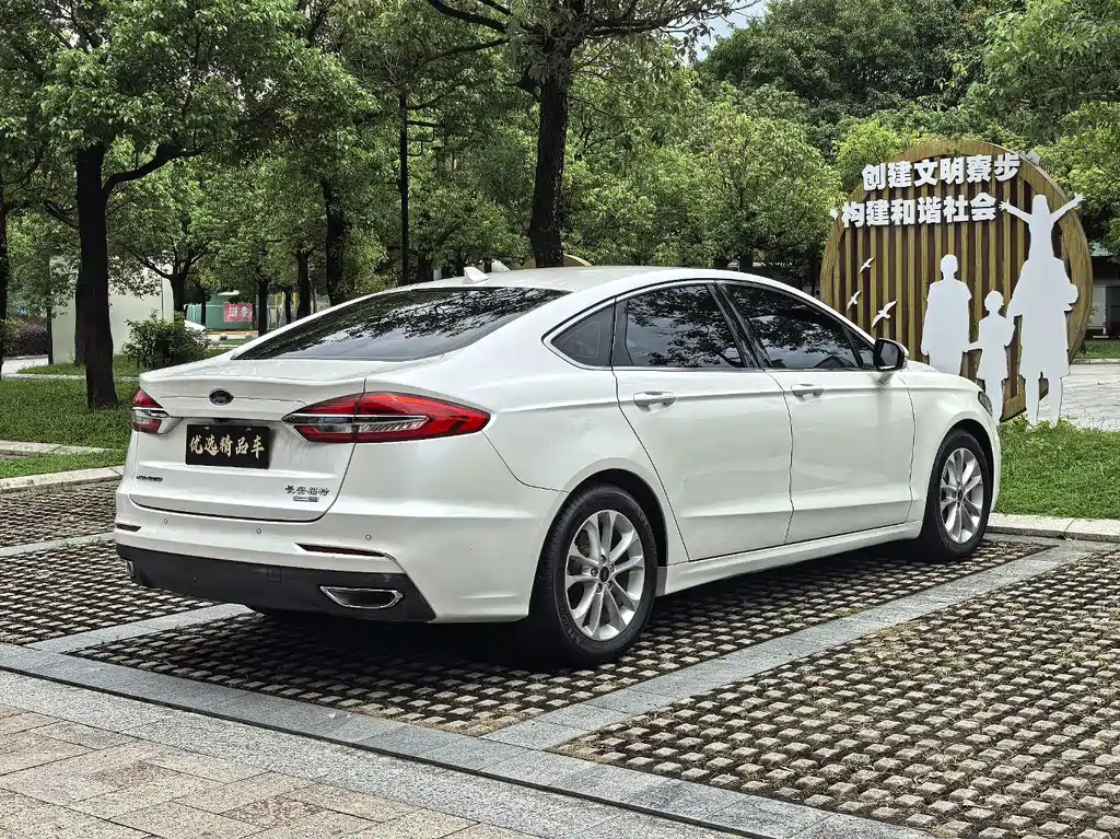Ford Mondeo — миниатюра 9