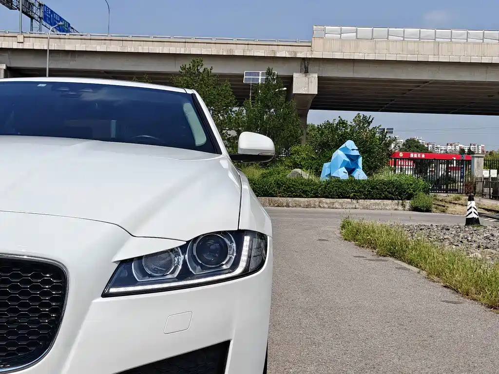 Jaguar XFL — миниатюра 4