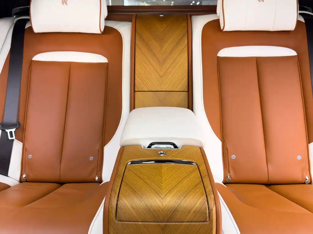Rolls-Royce Cullinan — миниатюра 31