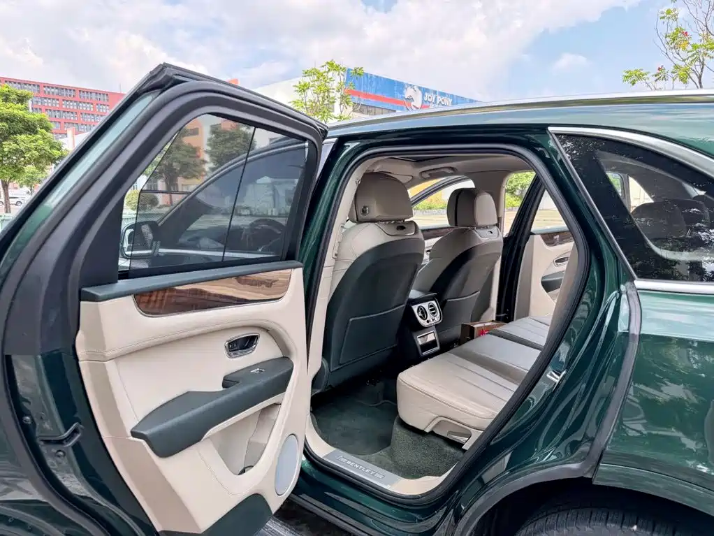 Bentley Bentayga — миниатюра 13
