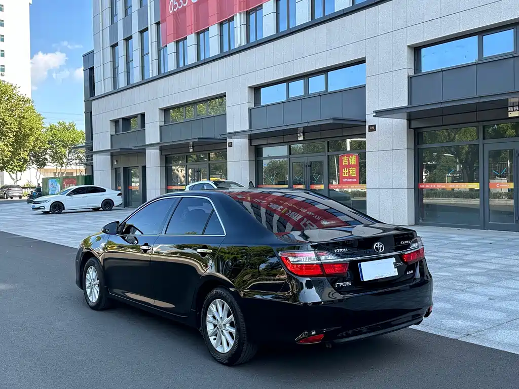 Toyota Camry — миниатюра 4
