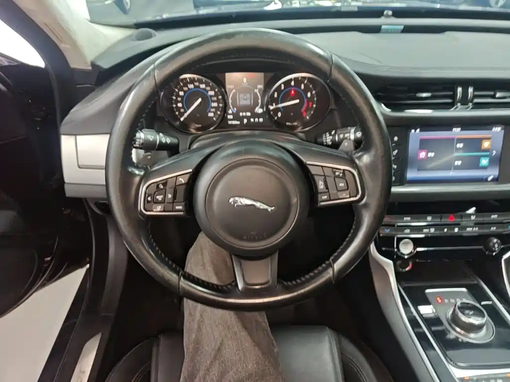 Jaguar XFL — миниатюра 11