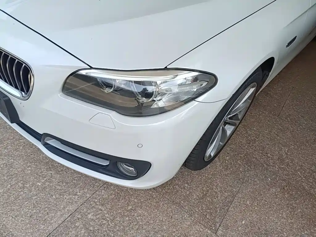BMW 5 Series — миниатюра 24