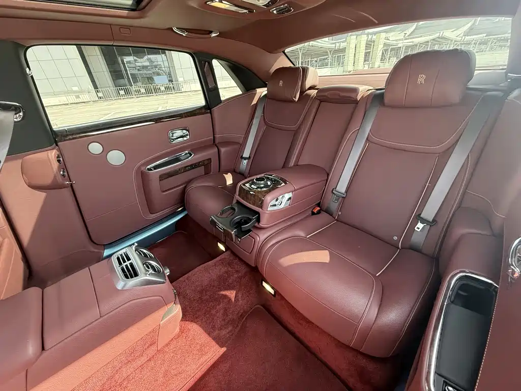 Rolls-Royce Ghost — миниатюра 10