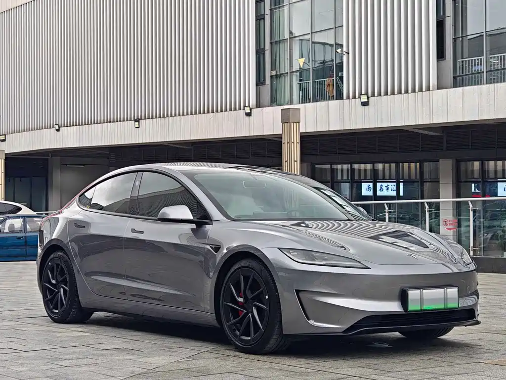 Tesla Model 3 — миниатюра 3