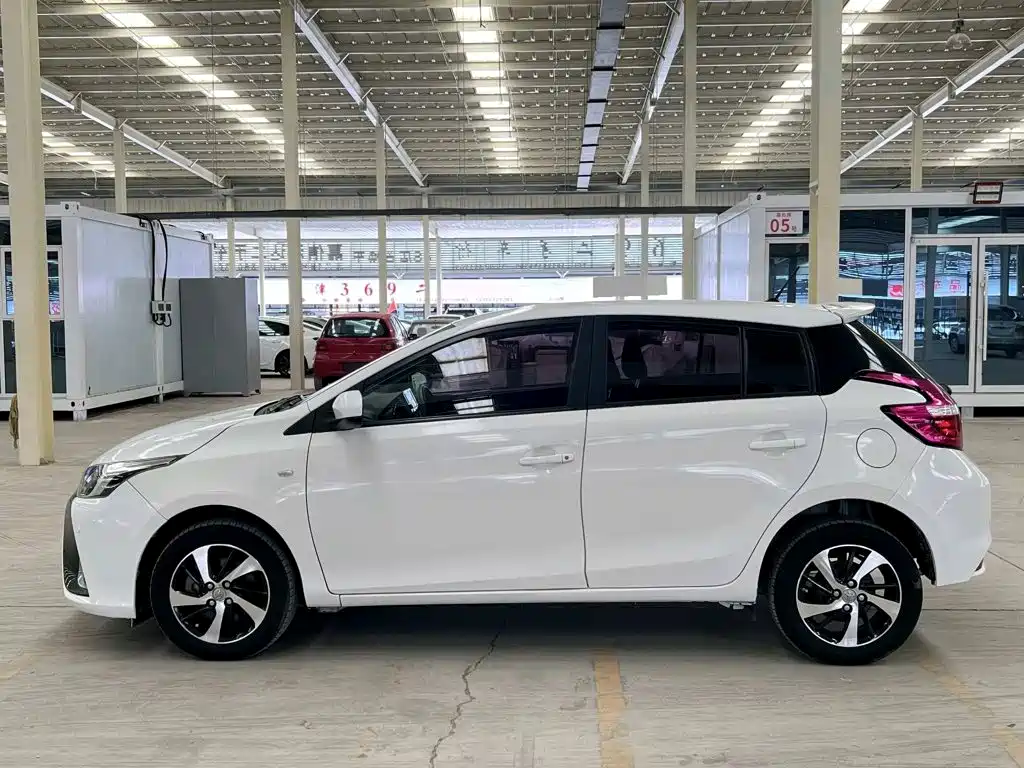 Toyota Yaris L — миниатюра 7