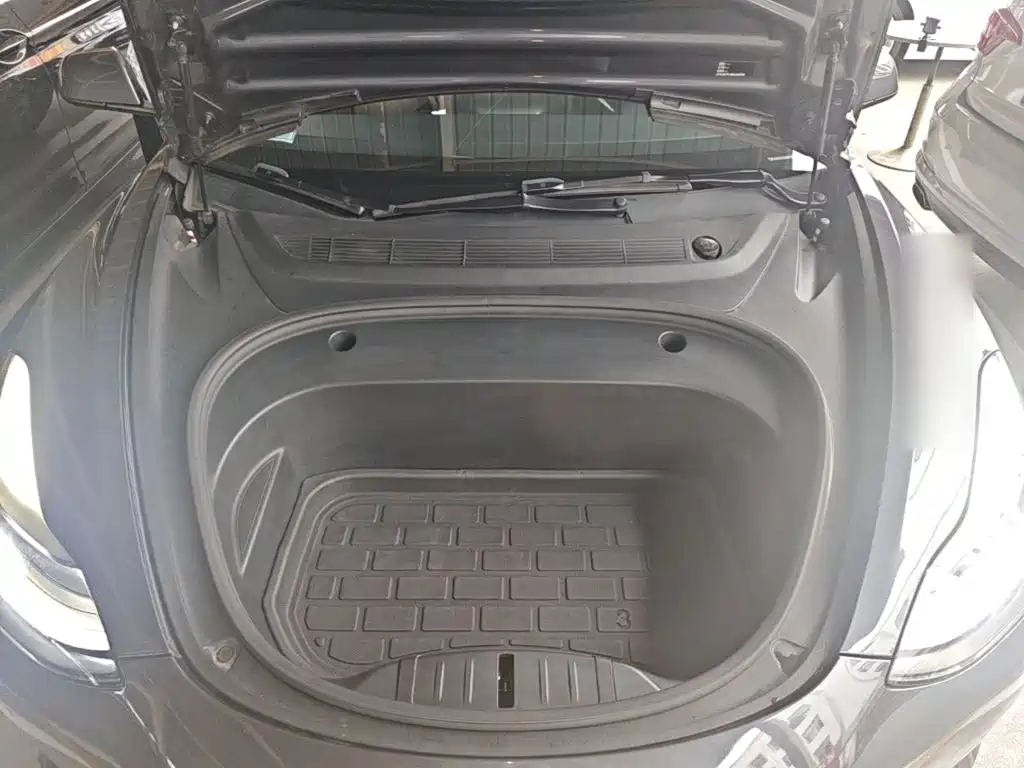 Tesla Model 3 — миниатюра 20