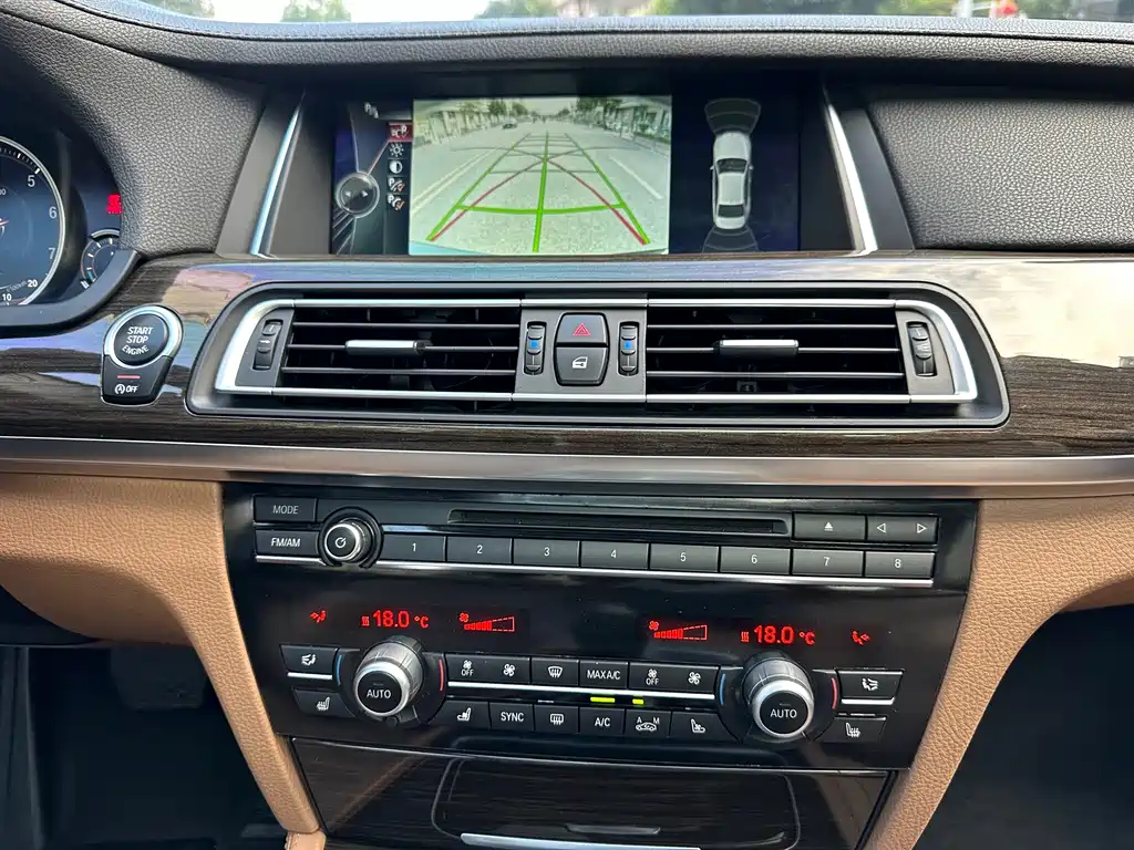 BMW 7 Series — миниатюра 21