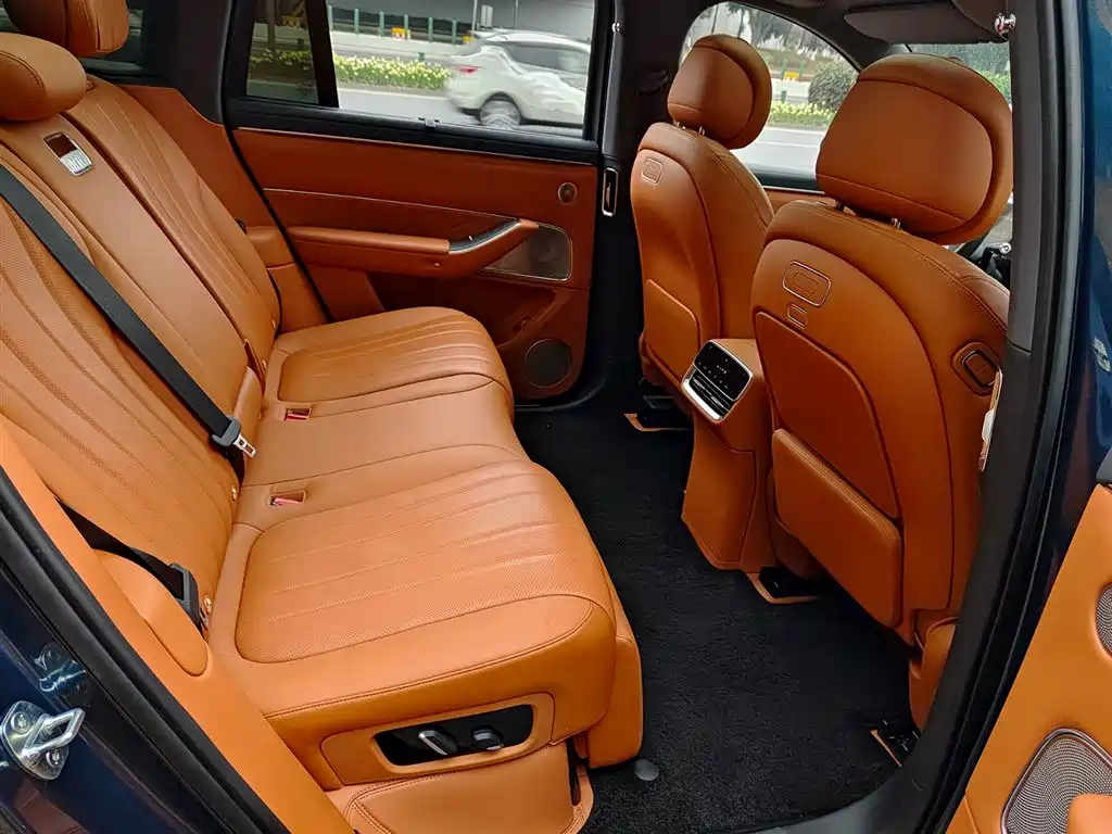 AITO ASK THE WORLD M8