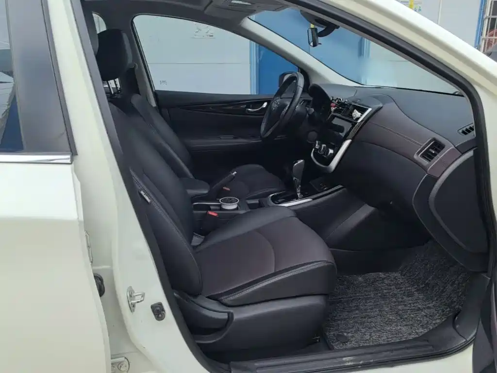Nissan Tiida — миниатюра 25