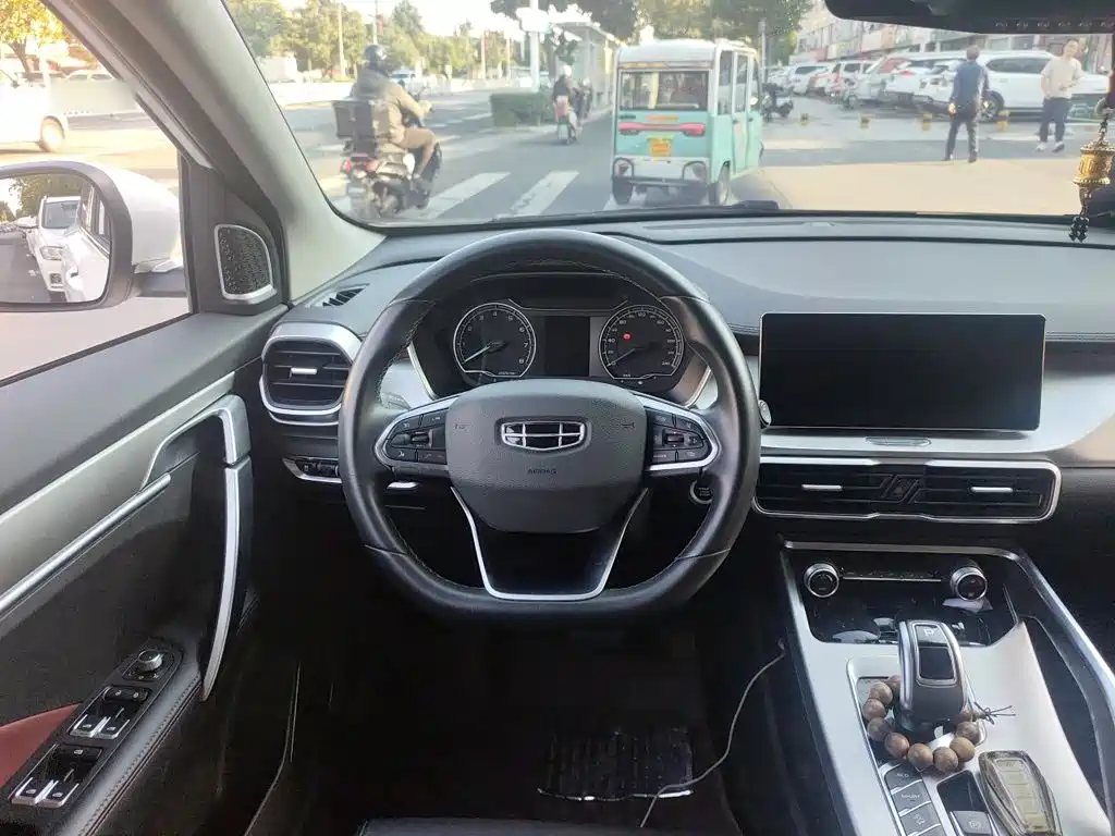Geely Binyue — миниатюра 6