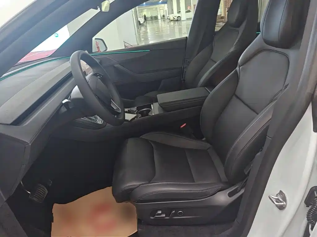 Tesla Model Y L — миниатюра 11