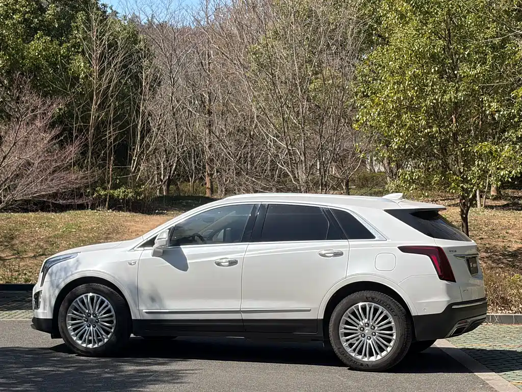 CADILLAC XT5