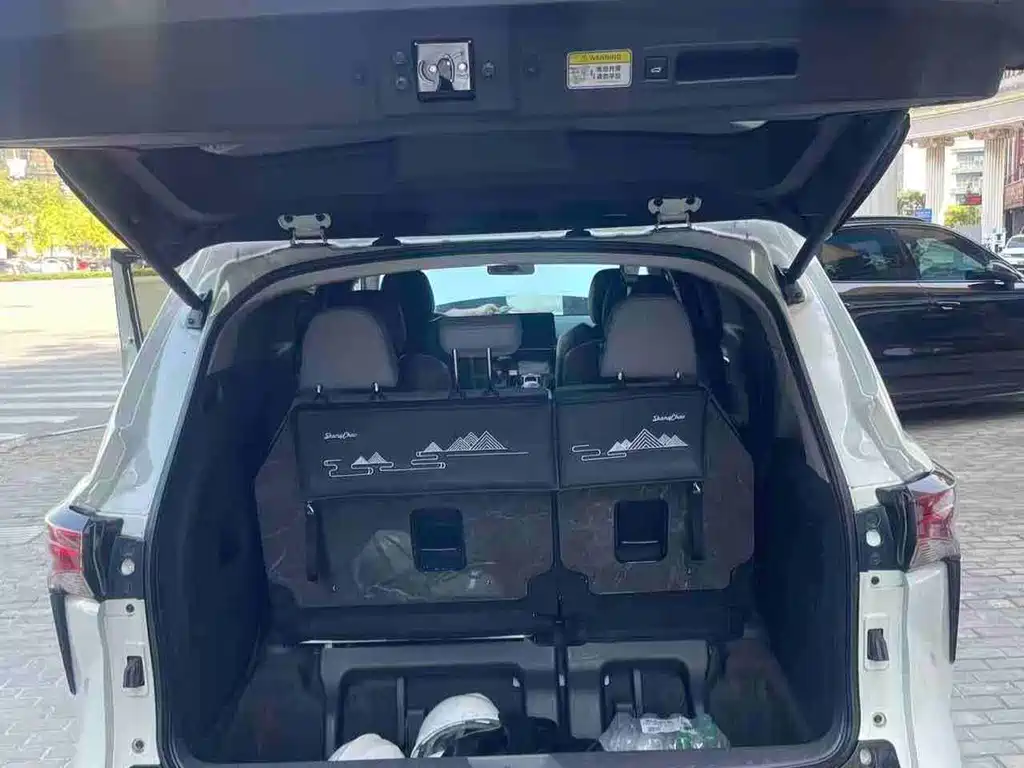 Toyota Granvia — миниатюра 6