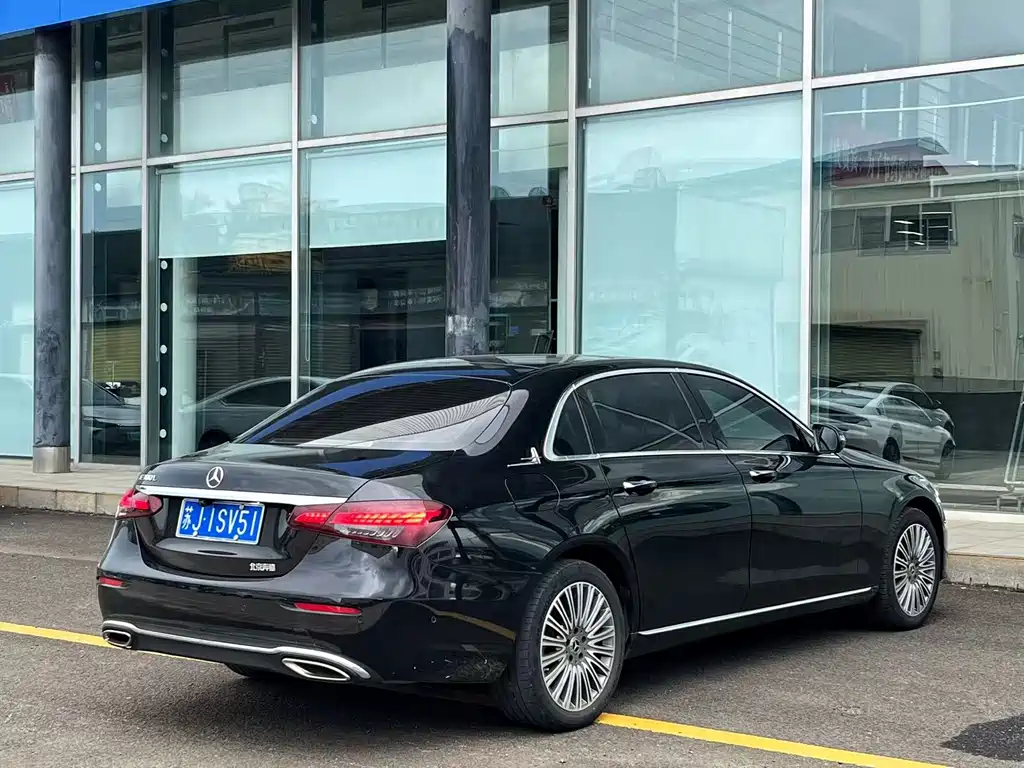 Mercedes-Benz E-Class — миниатюра 3