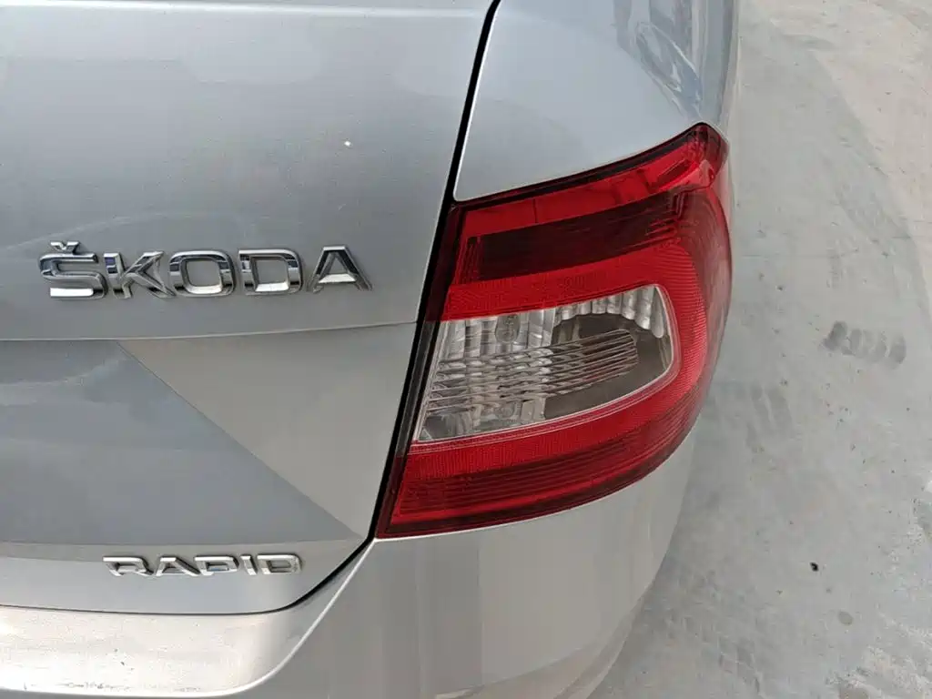 Skoda Rapid 2015 1.6L MT