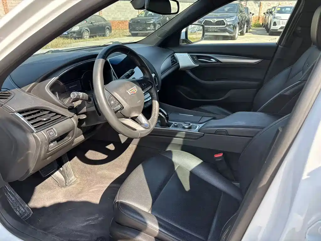 Cadillac CT5 — миниатюра 8