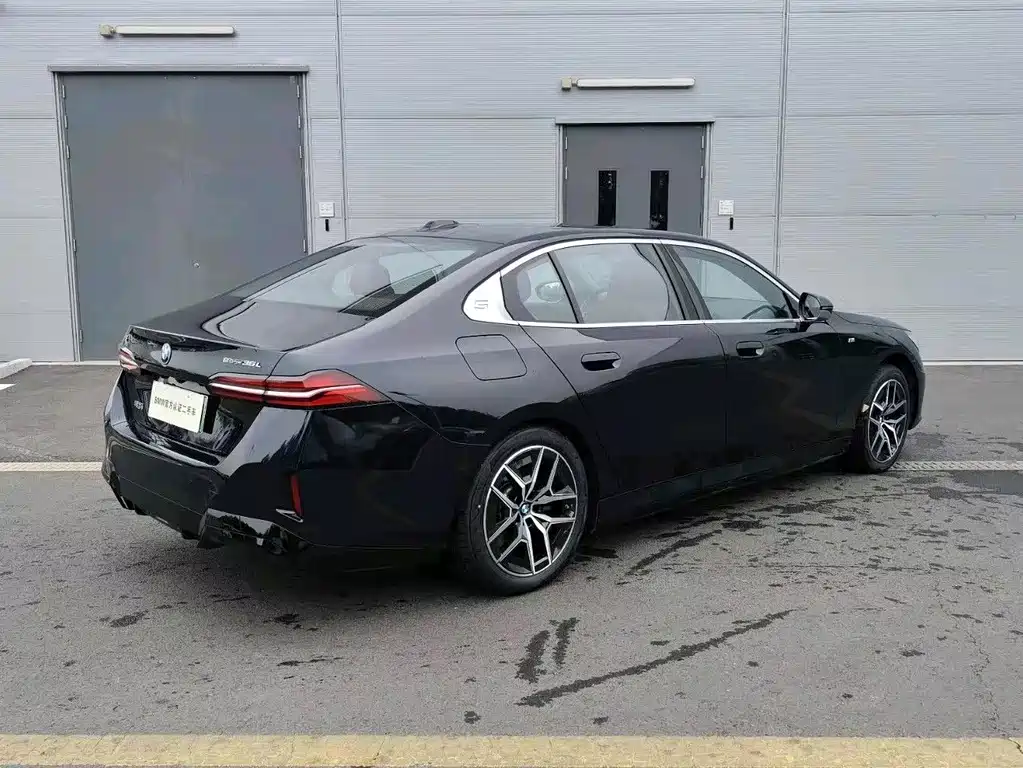 BMW i5 — миниатюра 5