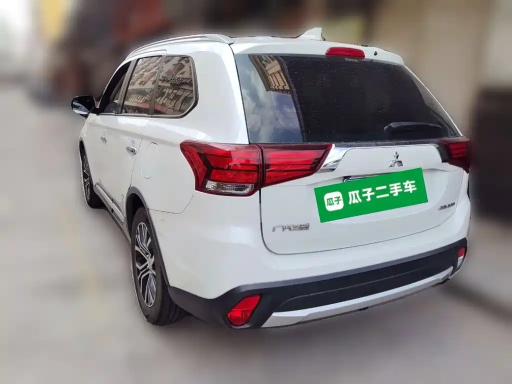 Mitsubishi Outlander — миниатюра 24