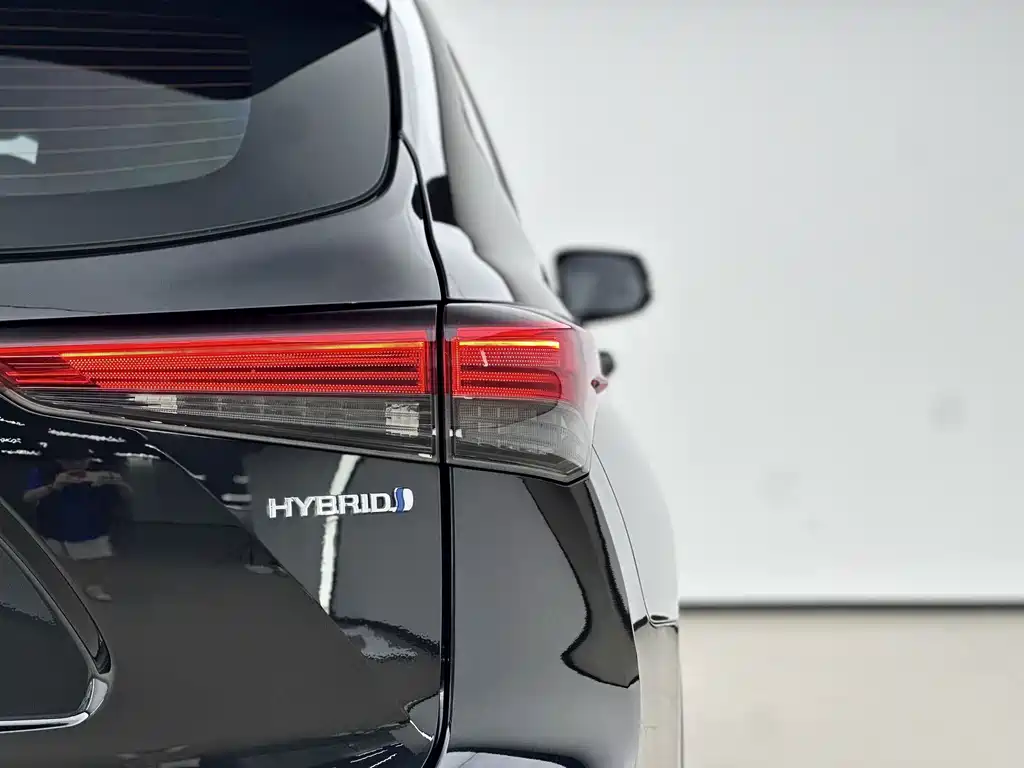Toyota Crown Kluger — миниатюра 3