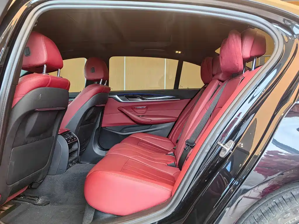 BMW 5 Series — миниатюра 13