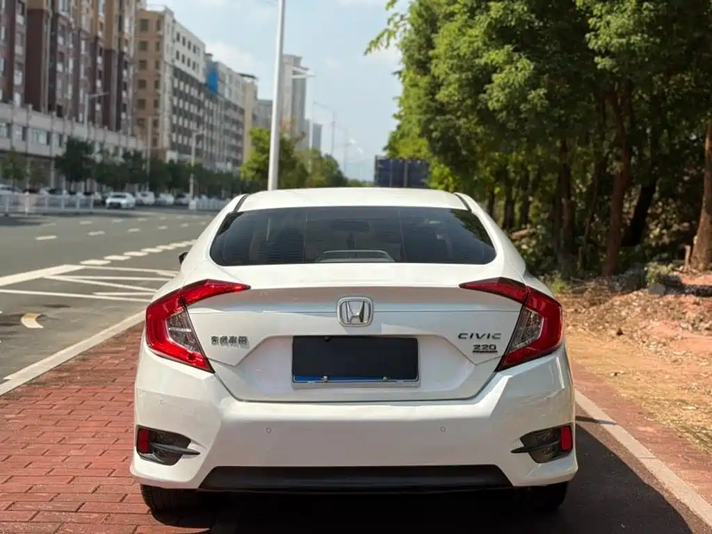 Honda Civic — миниатюра 8