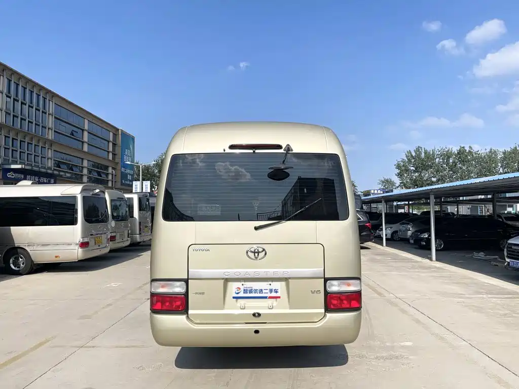 Toyota Coaster — миниатюра 3