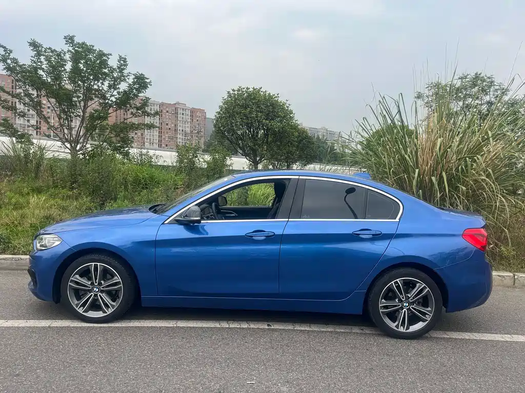 BMW  1 SERIES