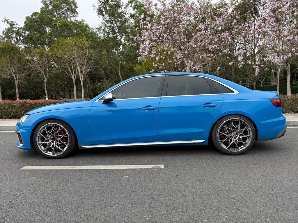 AUDI S4