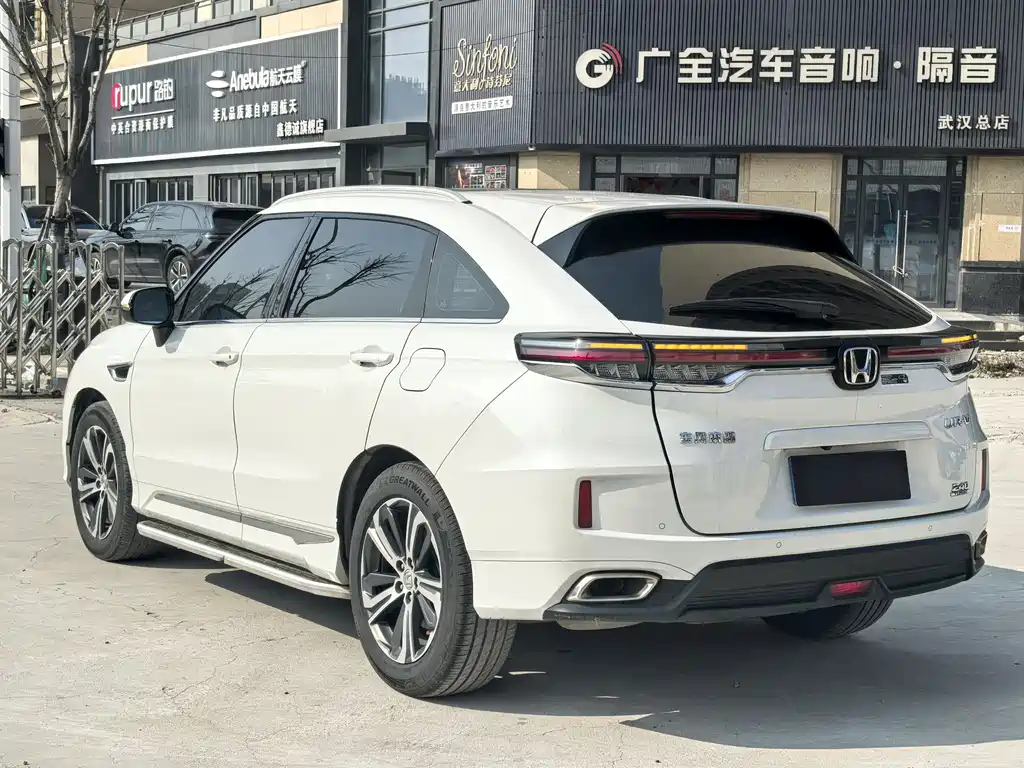 HONDA UR V