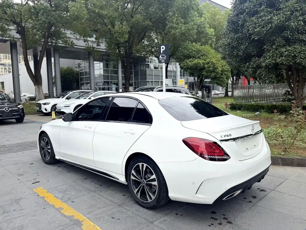 Mercedes-Benz C-Class — миниатюра 8