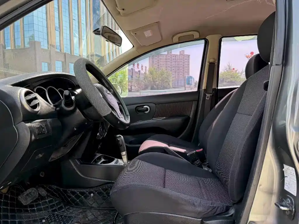 Nissan Livina — миниатюра 4