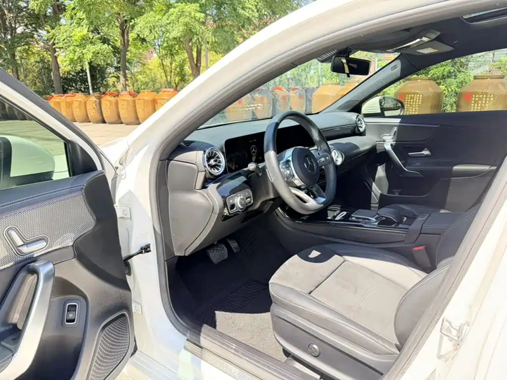 Mercedes-Benz A-Class — миниатюра 9