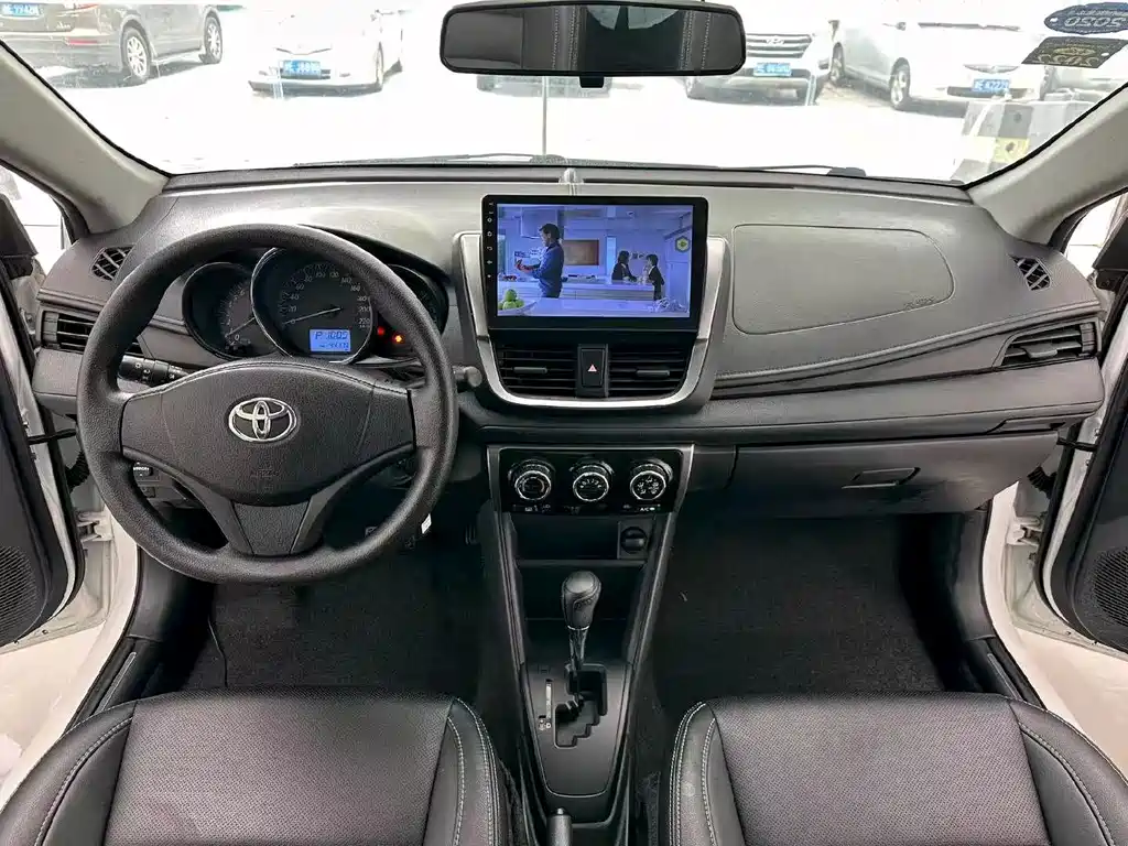 Toyota Yaris L — миниатюра 5