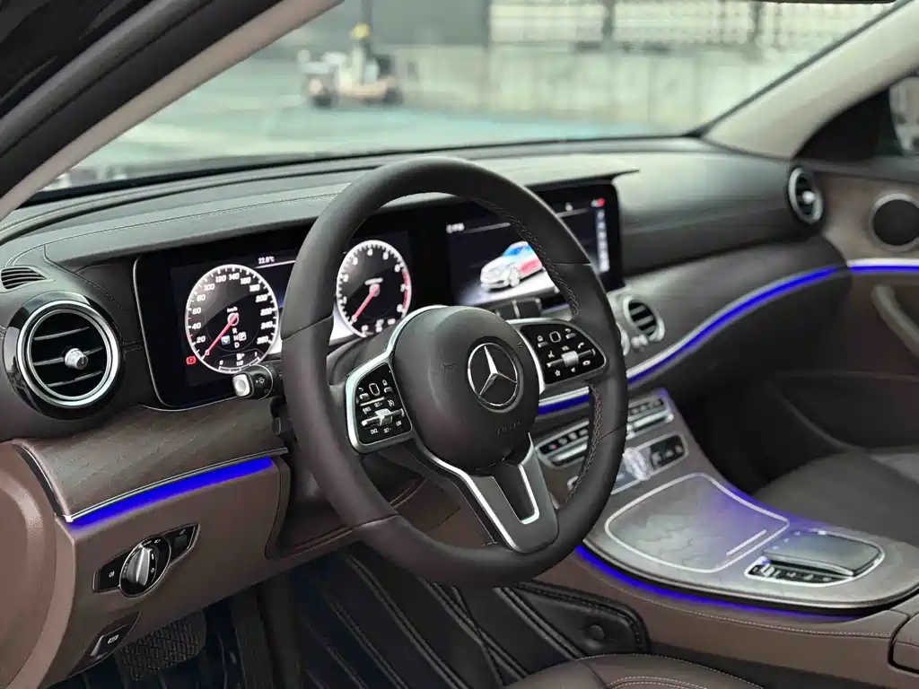 Mercedes-Benz E-Class — миниатюра 17