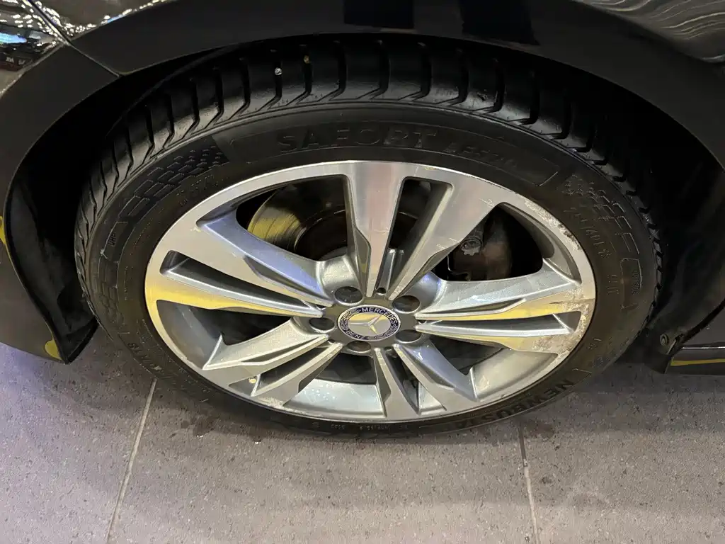 Mercedes-Benz E-Class — миниатюра 14