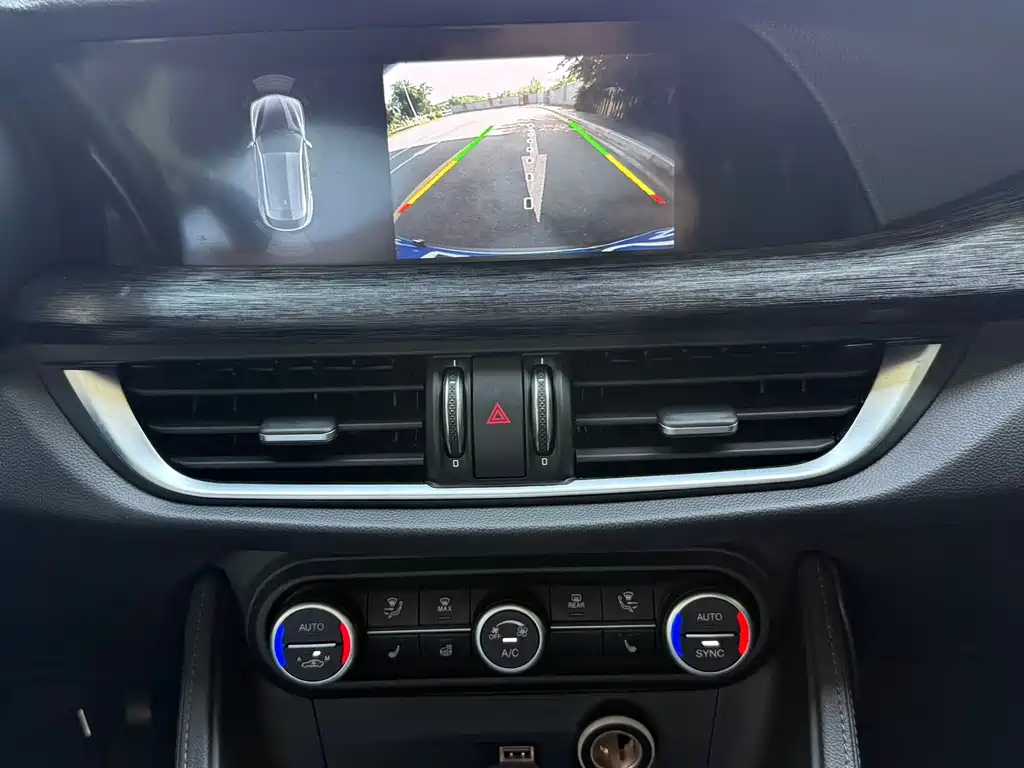 Alfa Romeo Stelvio — миниатюра 13