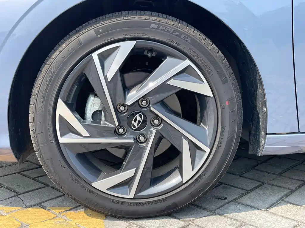 Hyundai Elantra — миниатюра 11