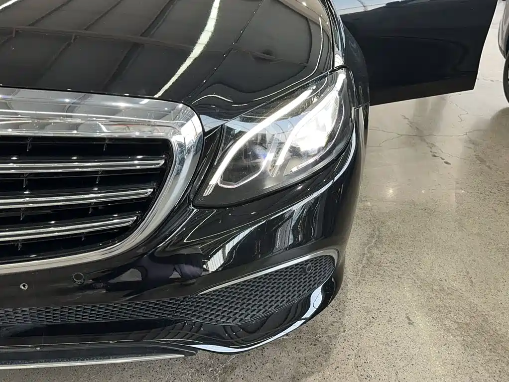 Mercedes-Benz E-Class — миниатюра 21