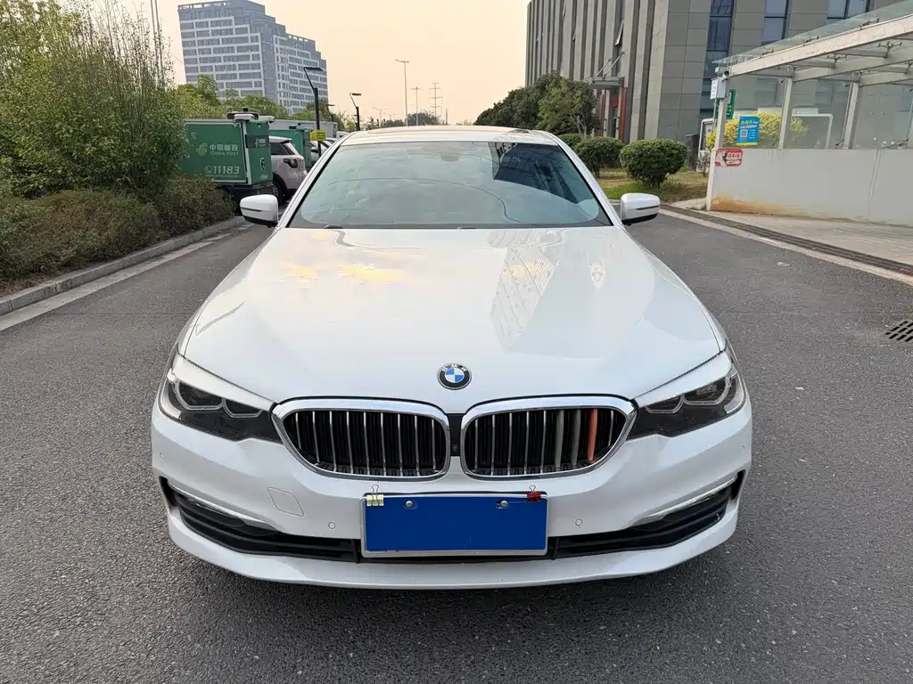 BMW 5 Series — миниатюра 2