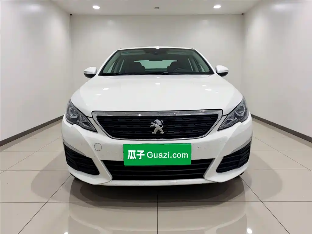 Peugeot 308 2016 1.6L MT Fashion