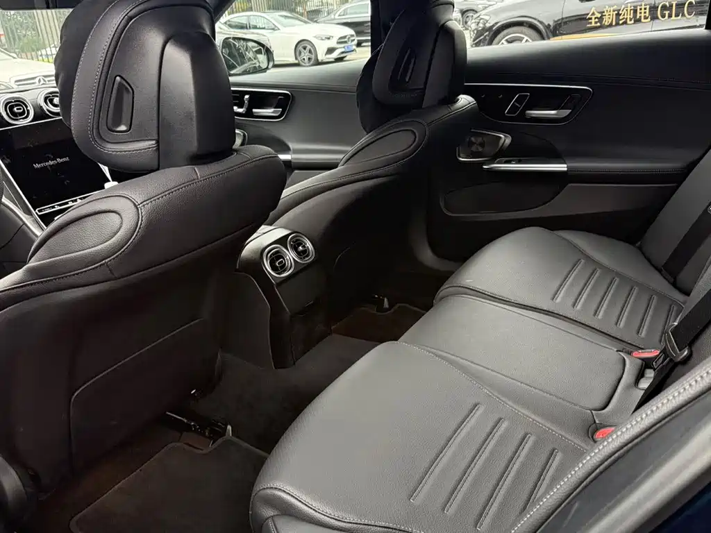 Mercedes-Benz C-Class — миниатюра 7