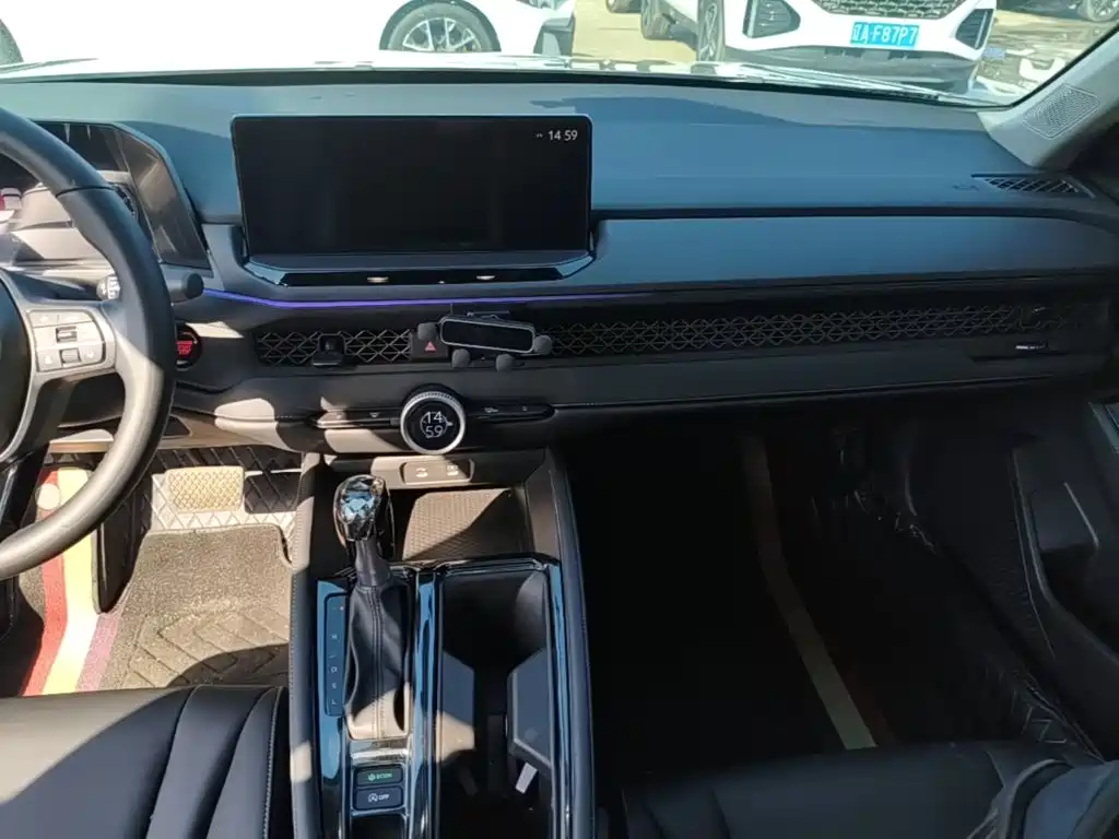 Honda Accord — миниатюра 13