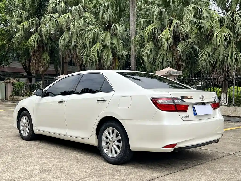 Toyota Camry — миниатюра 9