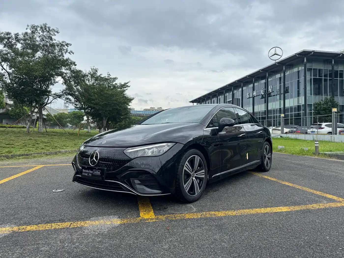 奔驰EQE 2026款 500 4MATIC 先锋版 2026