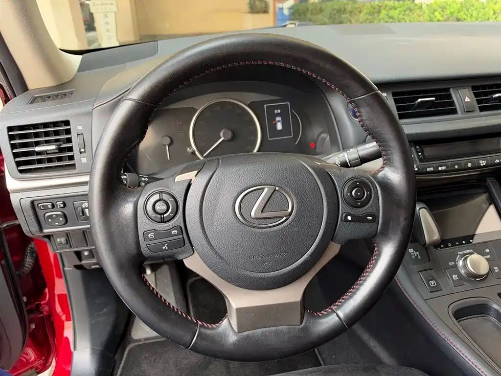 Lexus CT — миниатюра 7