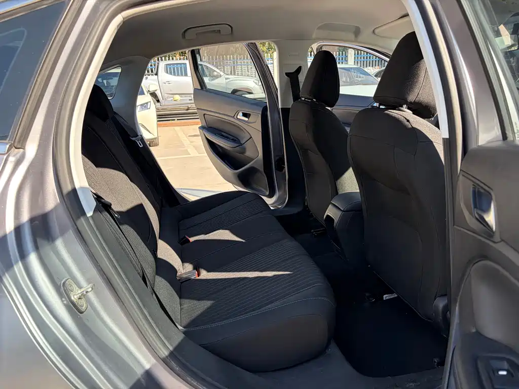 Peugeot 308 — миниатюра 14