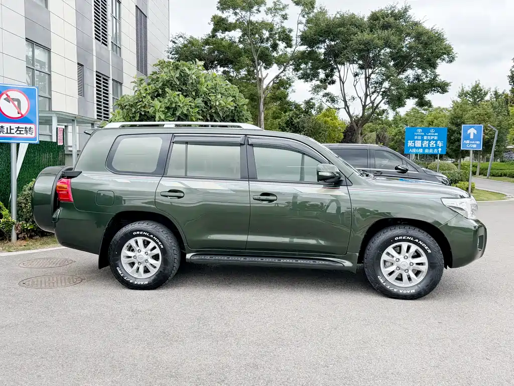 Toyota Land Cruiser 4.0L V6 Middle East Limited Edition, фото 18