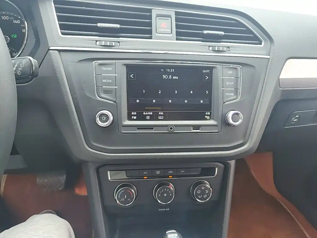 Volkswagen Tiguan L — миниатюра 13
